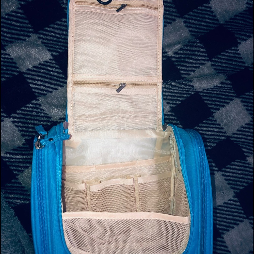 Toiletry bag - Picture 6 of 6